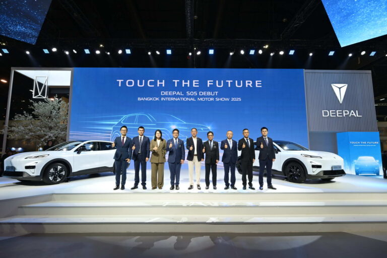 03 CHANGAN unveils DEEPAL S05 and showcases advanced NEV lineup at 46th Bangkok International Motor Show