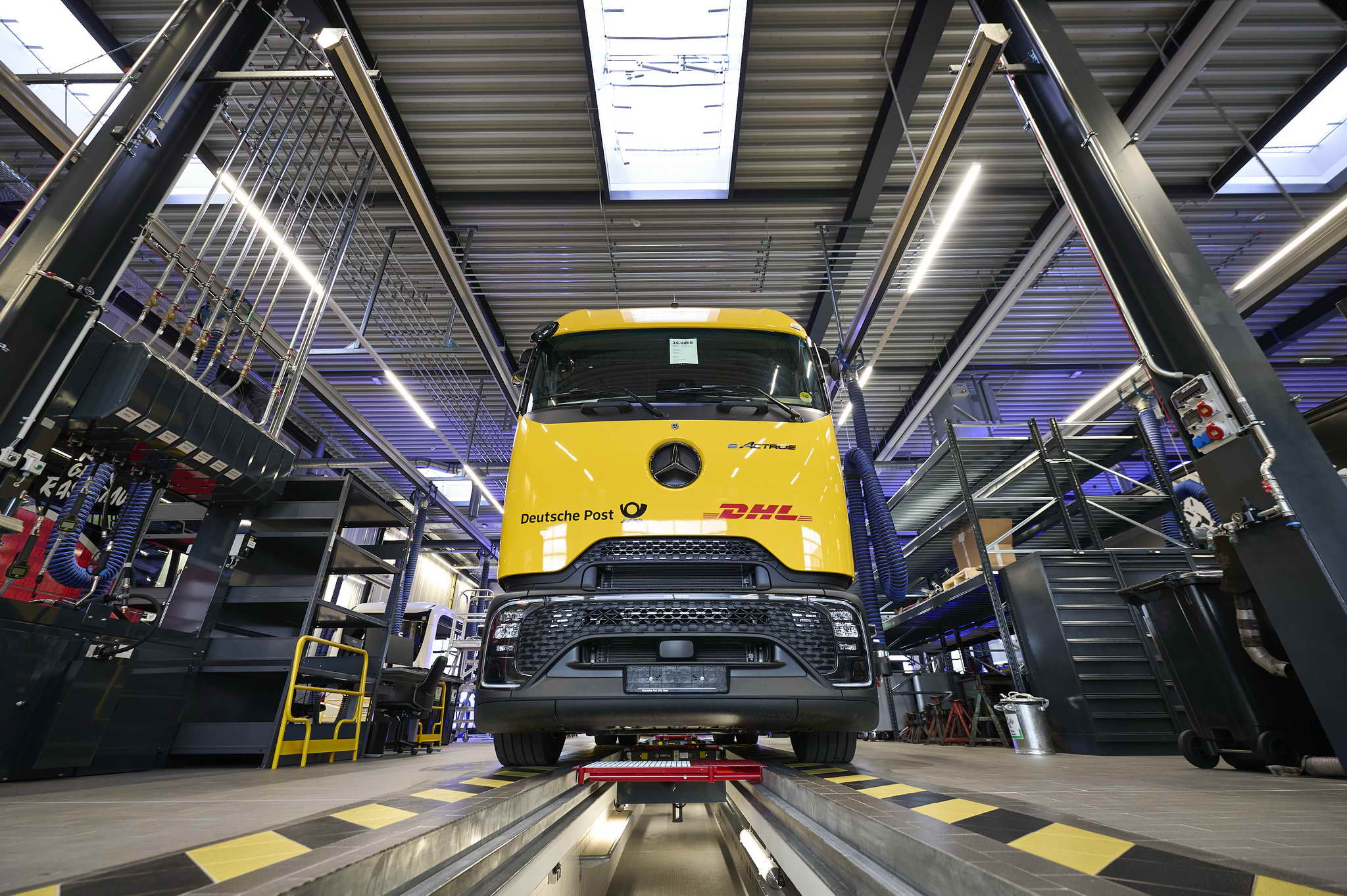 Daimler Truck eröffnet neuen Standort für Vertrieb und Service von Lkw und Bussen in Aschheim bei München
Daimler Truck opens new sales and service center for trucks and buses in Aschheim near Munich
