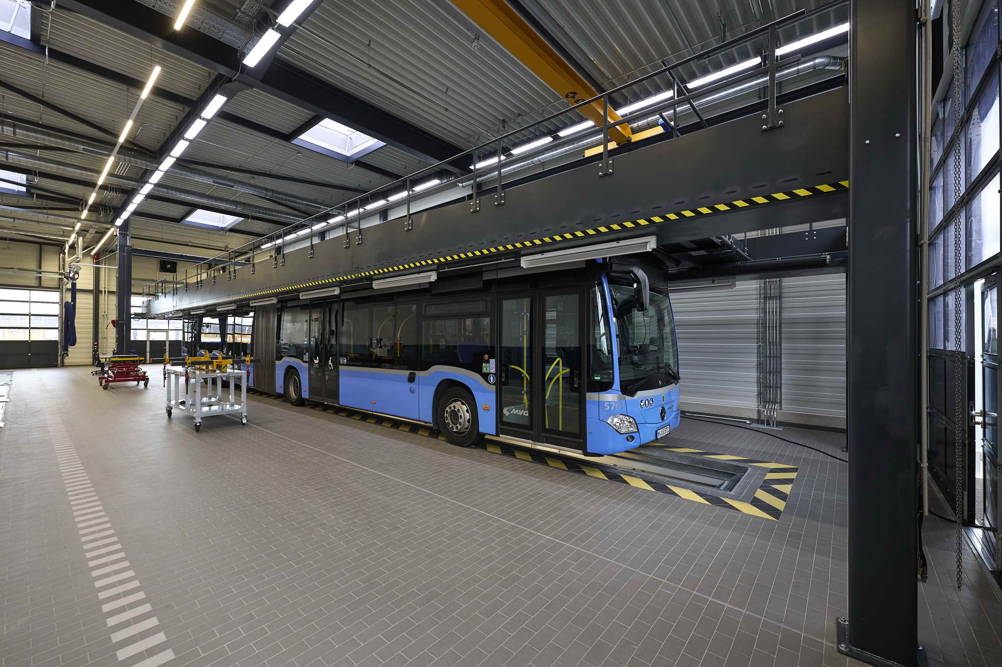 Daimler Truck eröffnet neuen Standort für Vertrieb und Service von Lkw und Bussen in Aschheim bei München
Daimler Truck opens new sales and service center for trucks and buses in Aschheim near Munich