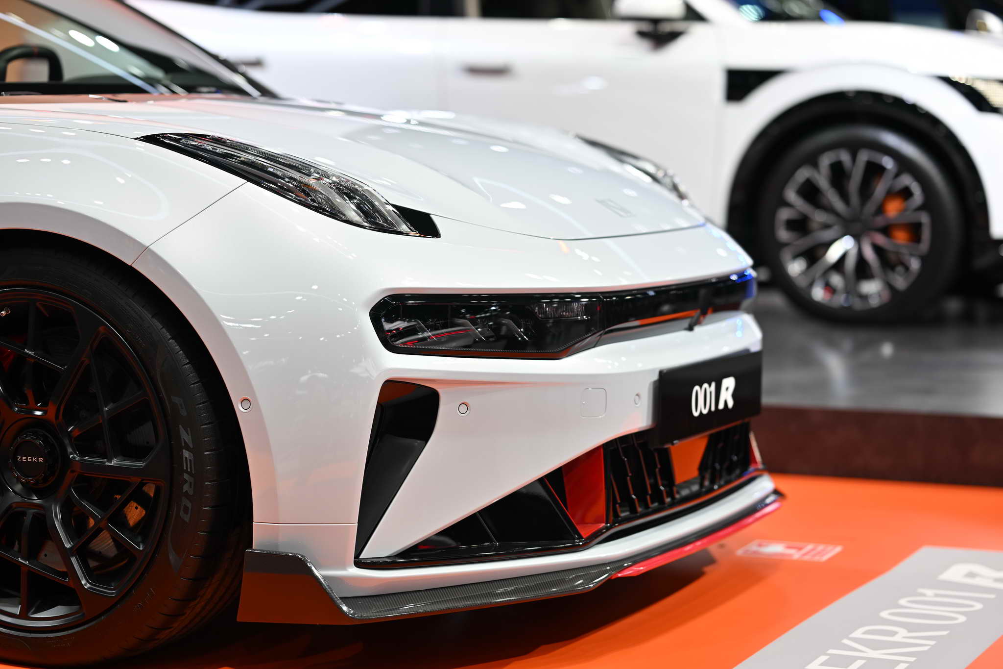 4 ZEEKR 001 FR 1