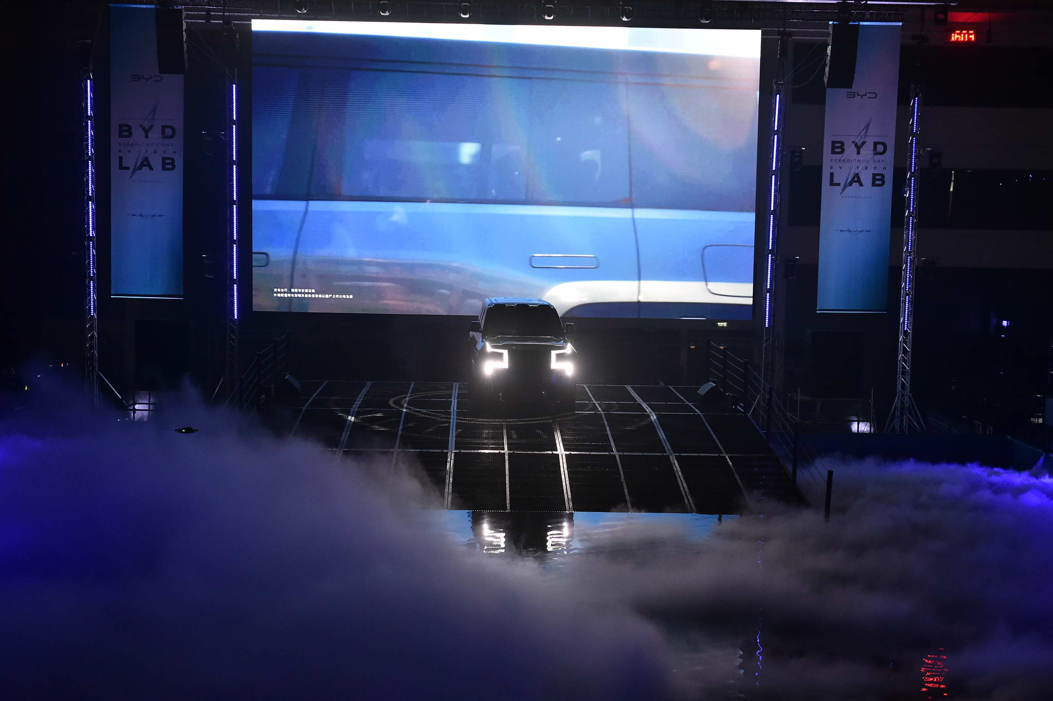 68_03_25 BYD LAB Hall 5 by Pote-21