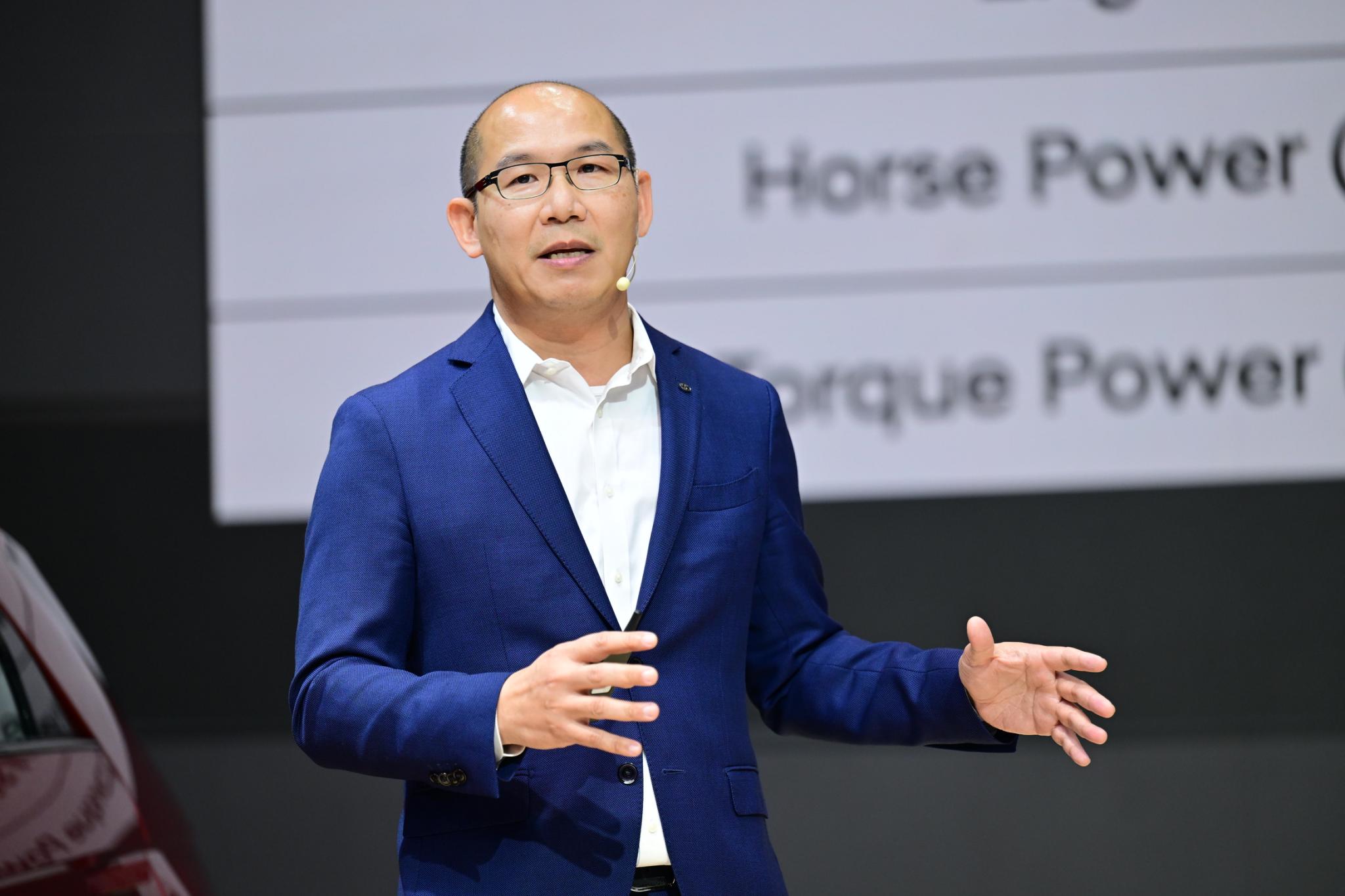 นายวัลลภ เฉลิมวงศาเวช กรรมการผู้จัดการ บริษัท ฮุนได โมบิลิตี้ (ประเทศไทย)_5