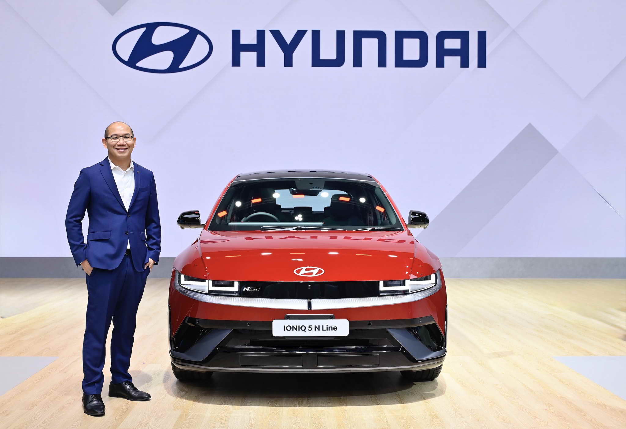 นายวัลลภ เฉลิมวงศาเวช กรรมการผู้จัดการ บริษัท ฮุนได โมบิลิตี้ (ประเทศไทย)_6