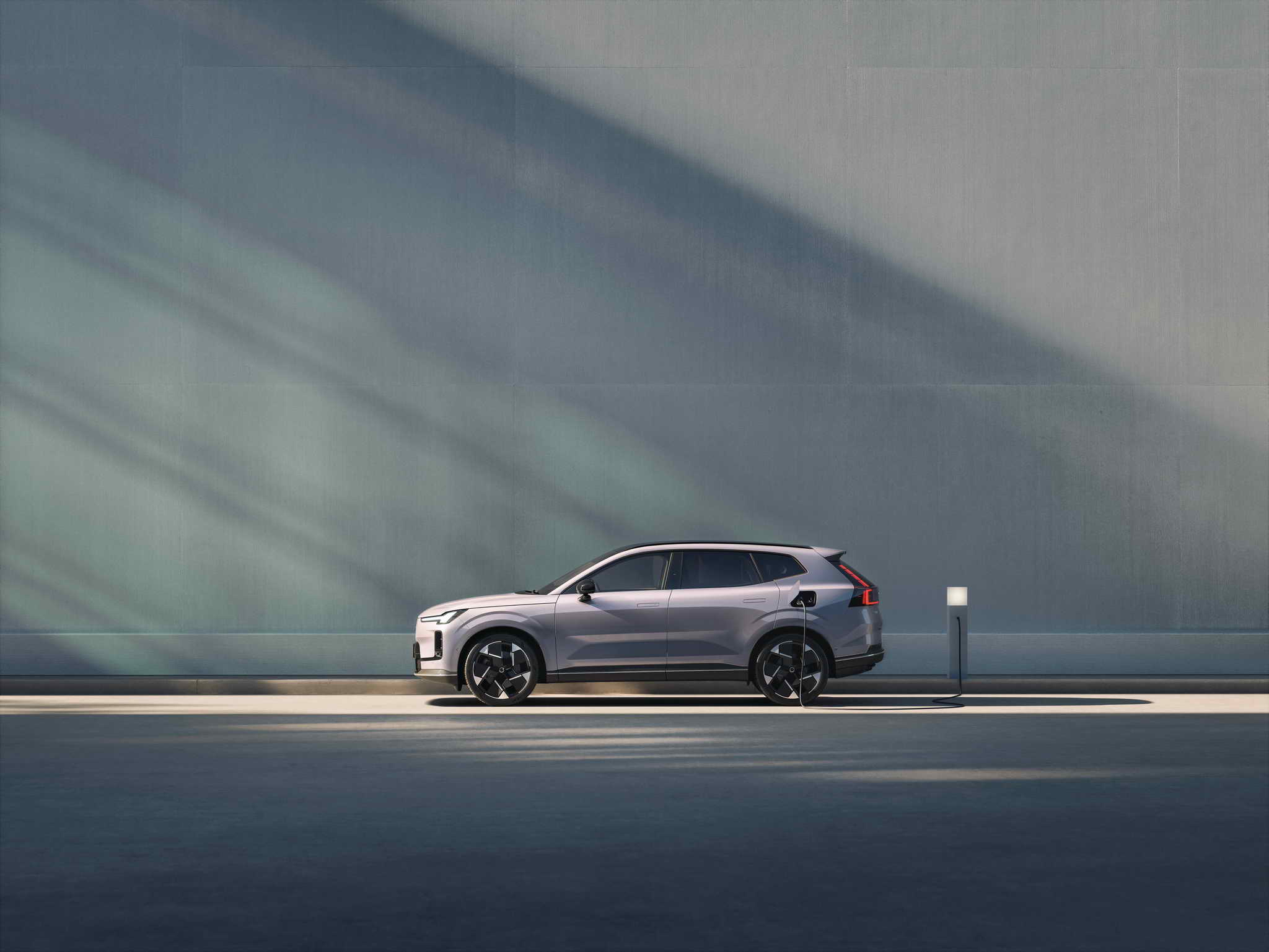 Volvo Cars reveals the new XC70 – a plug-in hybrid for every journey