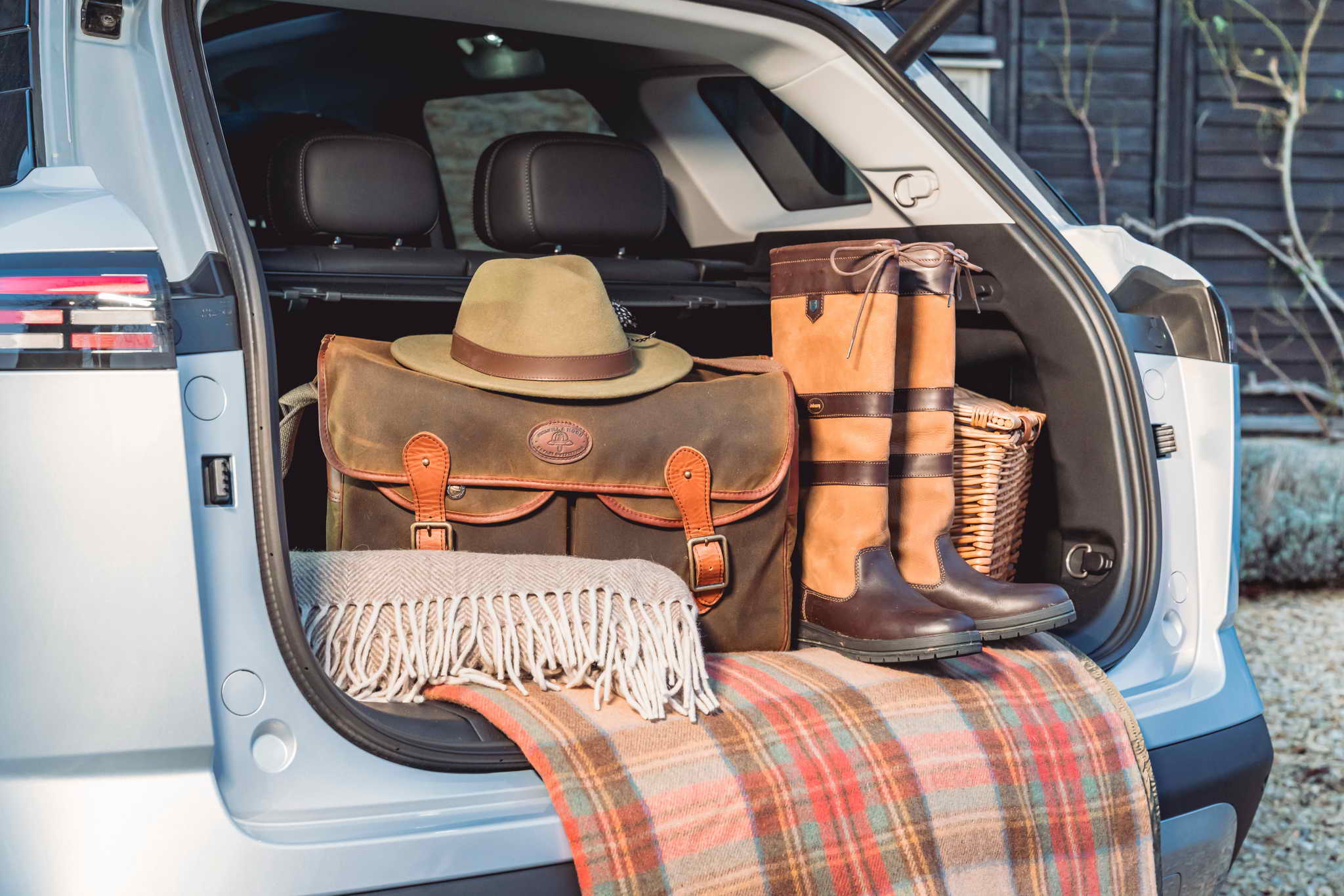 6.-JAECOO-7-SHS-boot-half-folded-items-inside