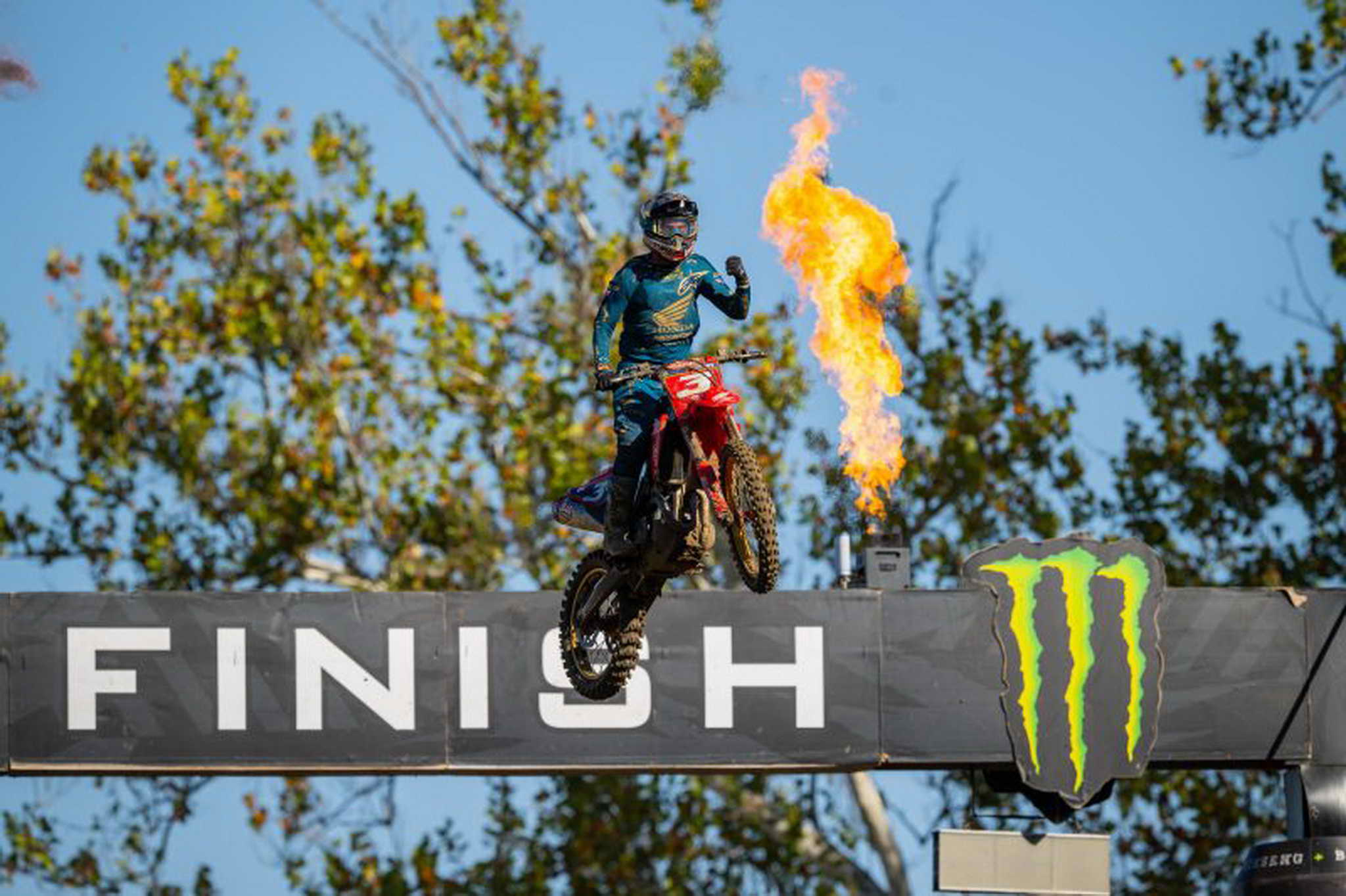 68e3e04c36b8f3.38526527